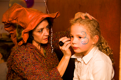 Maquillage anniversaire fille de 3 ans à domicile avec la maquilleuse.