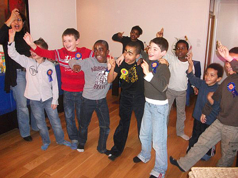 Animation enfants 11ans pour anniversaire à domicile de garçons : jeu musical