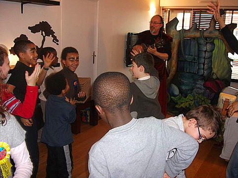 Animation enfants 11ans pour anniversaire à domicile de garçons : jeu musical