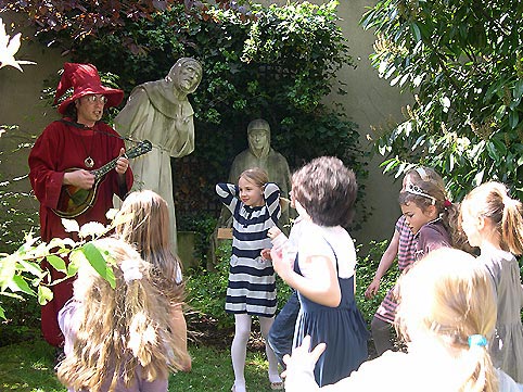 Contes en musique pour l'animation de l'anniversaire des 9 ans de Julie.