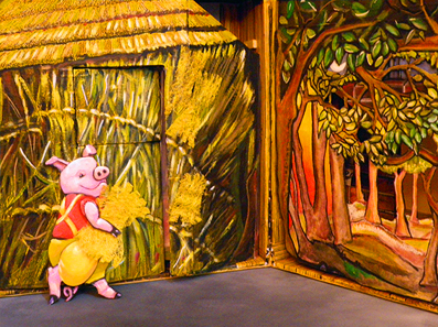 Animation anniversaire à domicile : Le 1er petit cochon et la maison de paille.